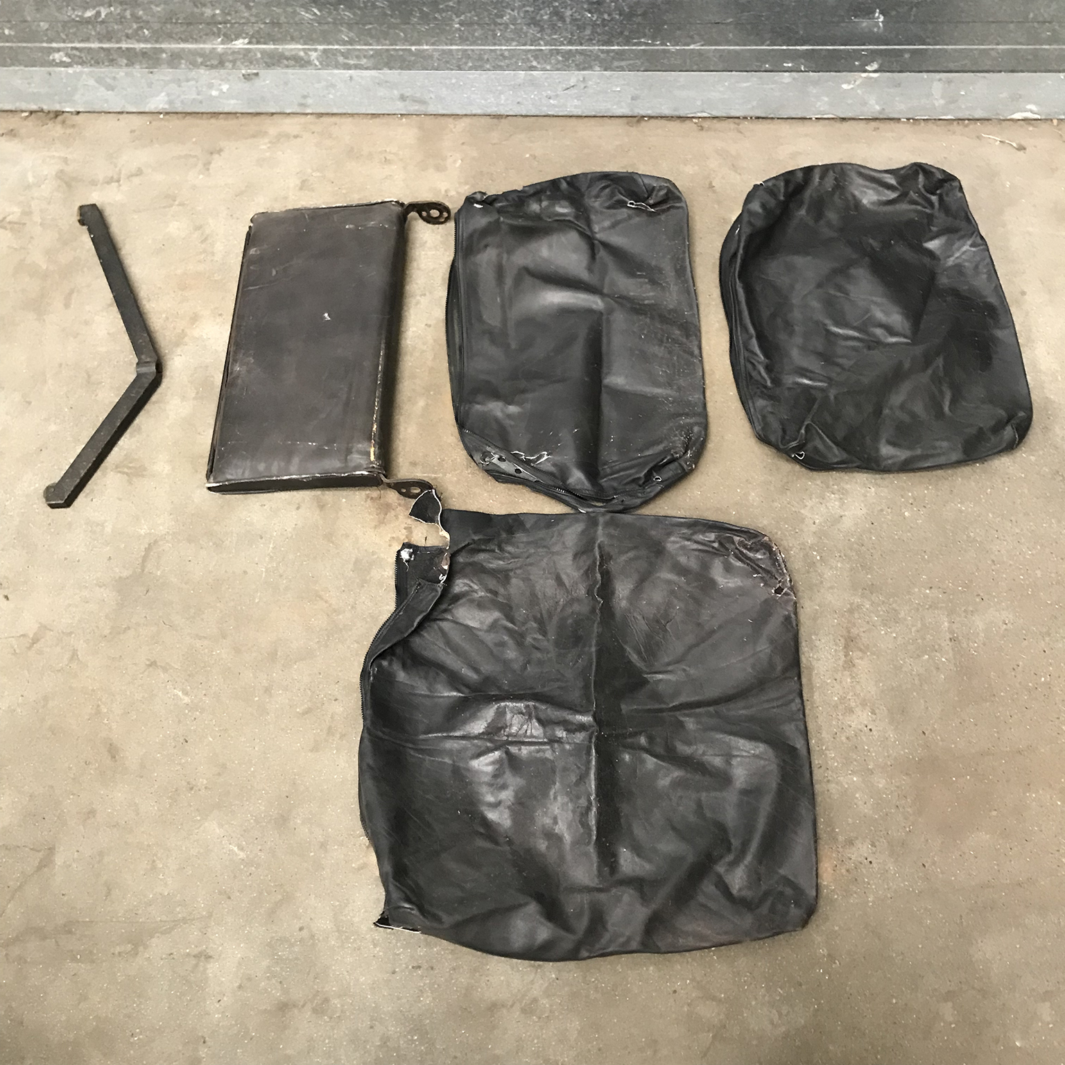 Parts for divers P40 Chairs by Osvaldo Borsani for Tecno - Image 11
