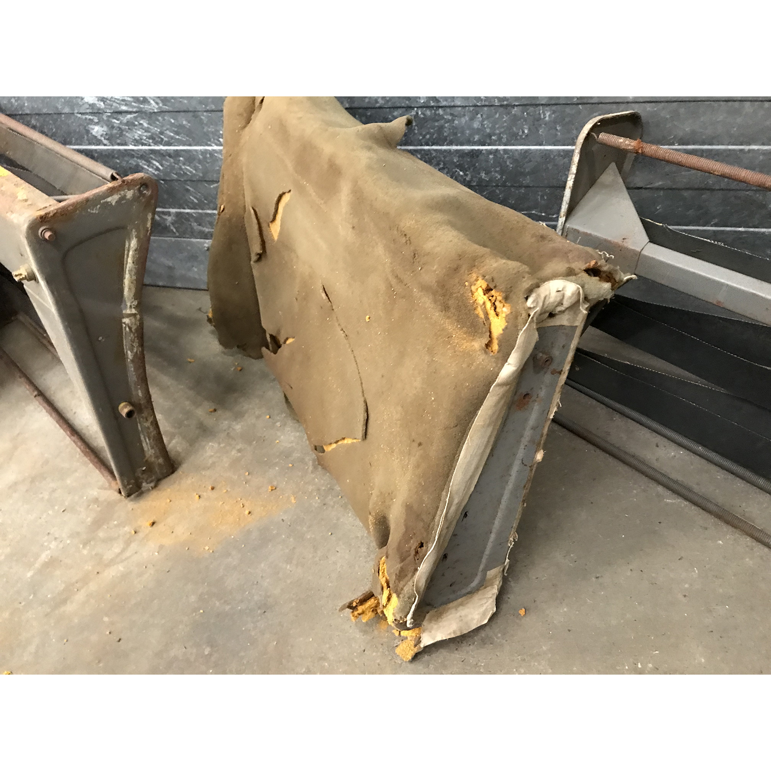 Parts for divers P40 Chairs by Osvaldo Borsani for Tecno - Image 24