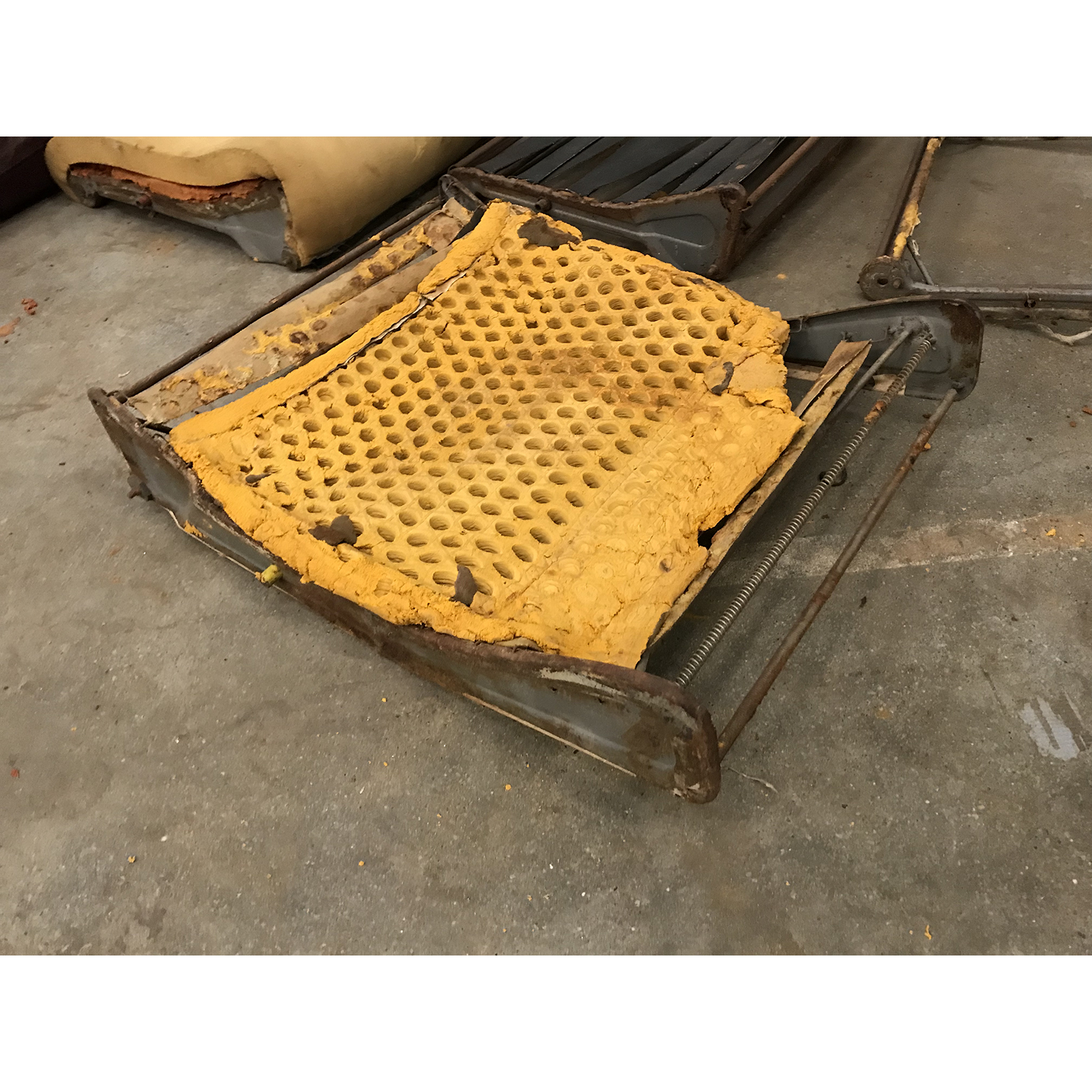 Parts for divers P40 Chairs by Osvaldo Borsani for Tecno - Image 34