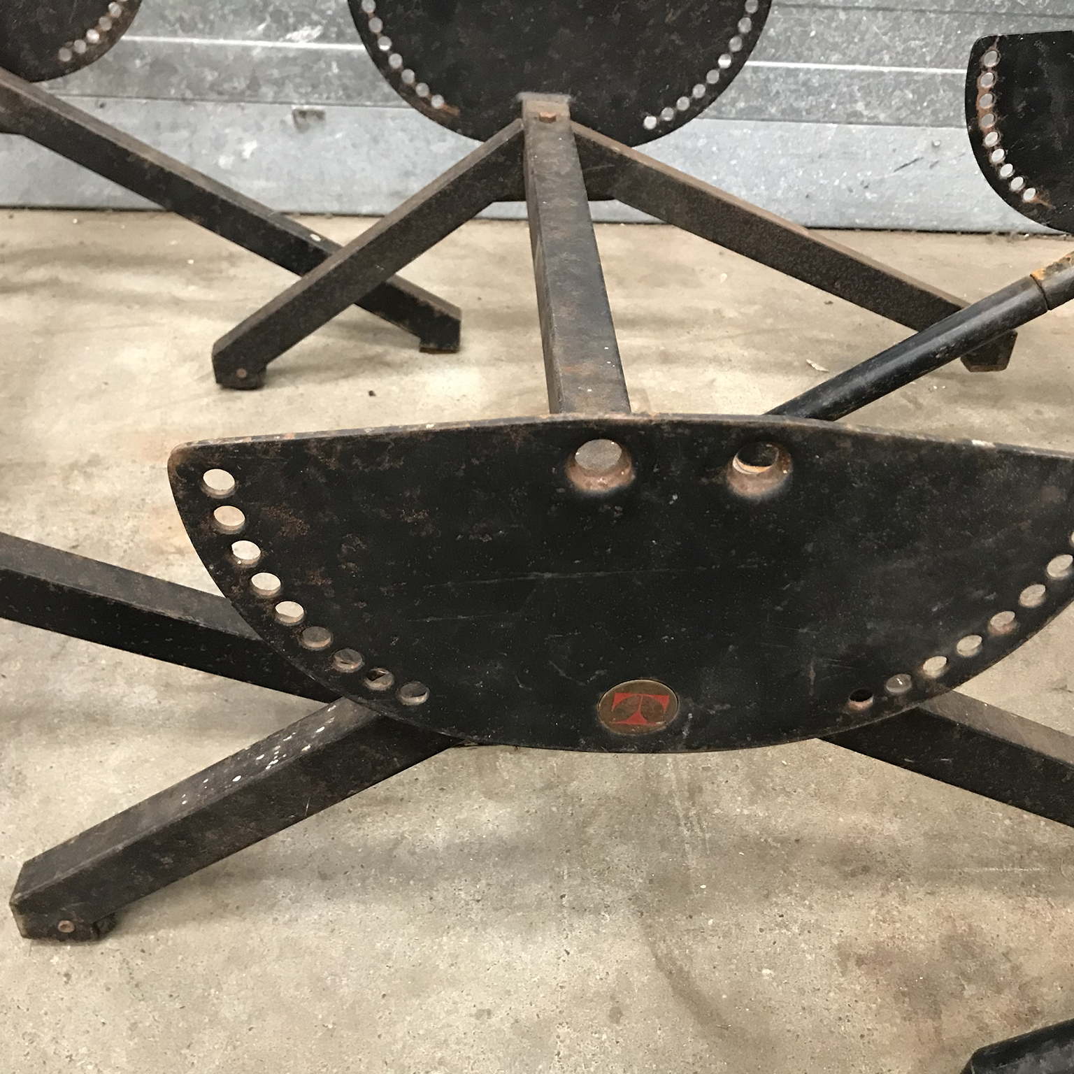 Parts for divers P40 Chairs by Osvaldo Borsani for Tecno - Image 5