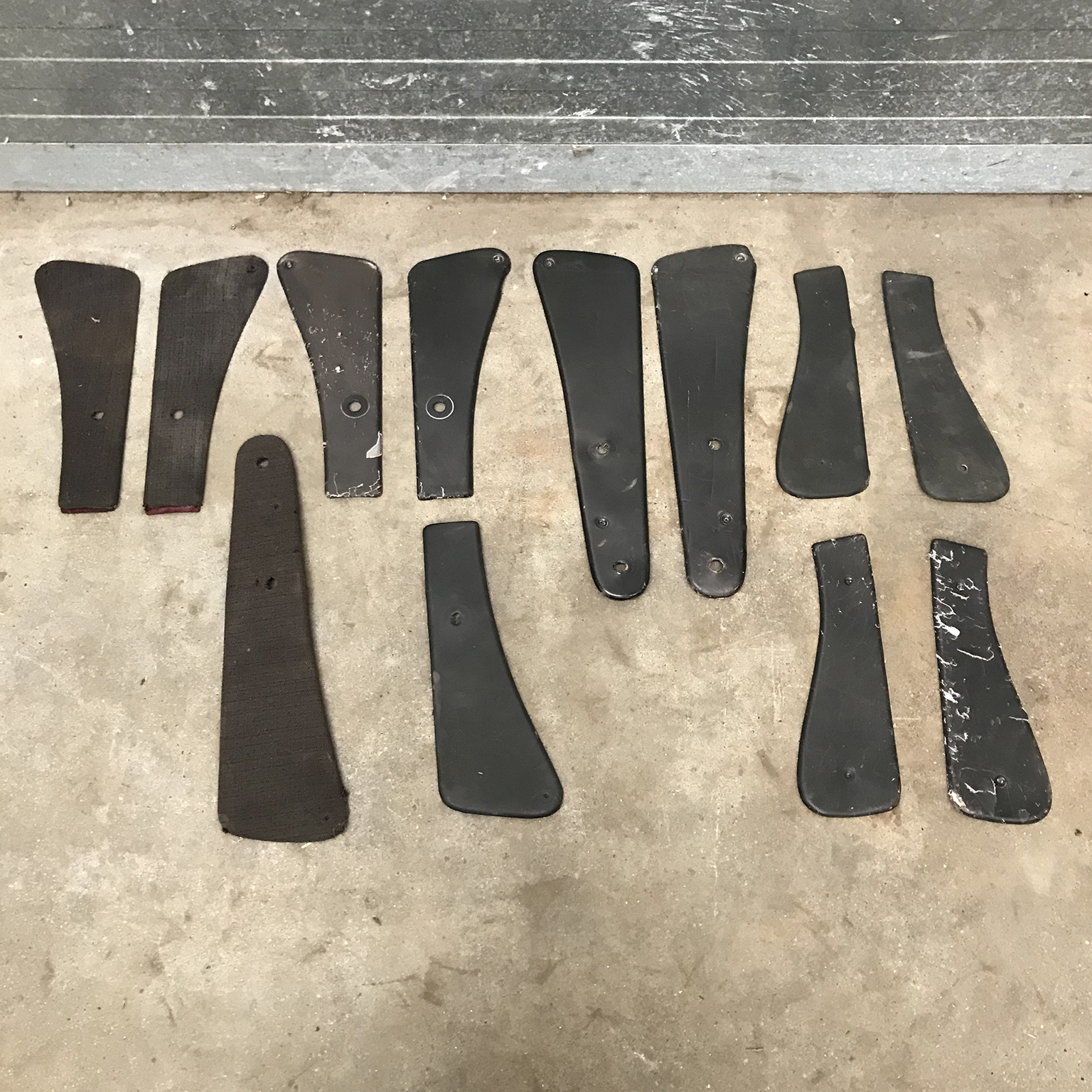 Parts for divers P40 Chairs by Osvaldo Borsani for Tecno - Image 8