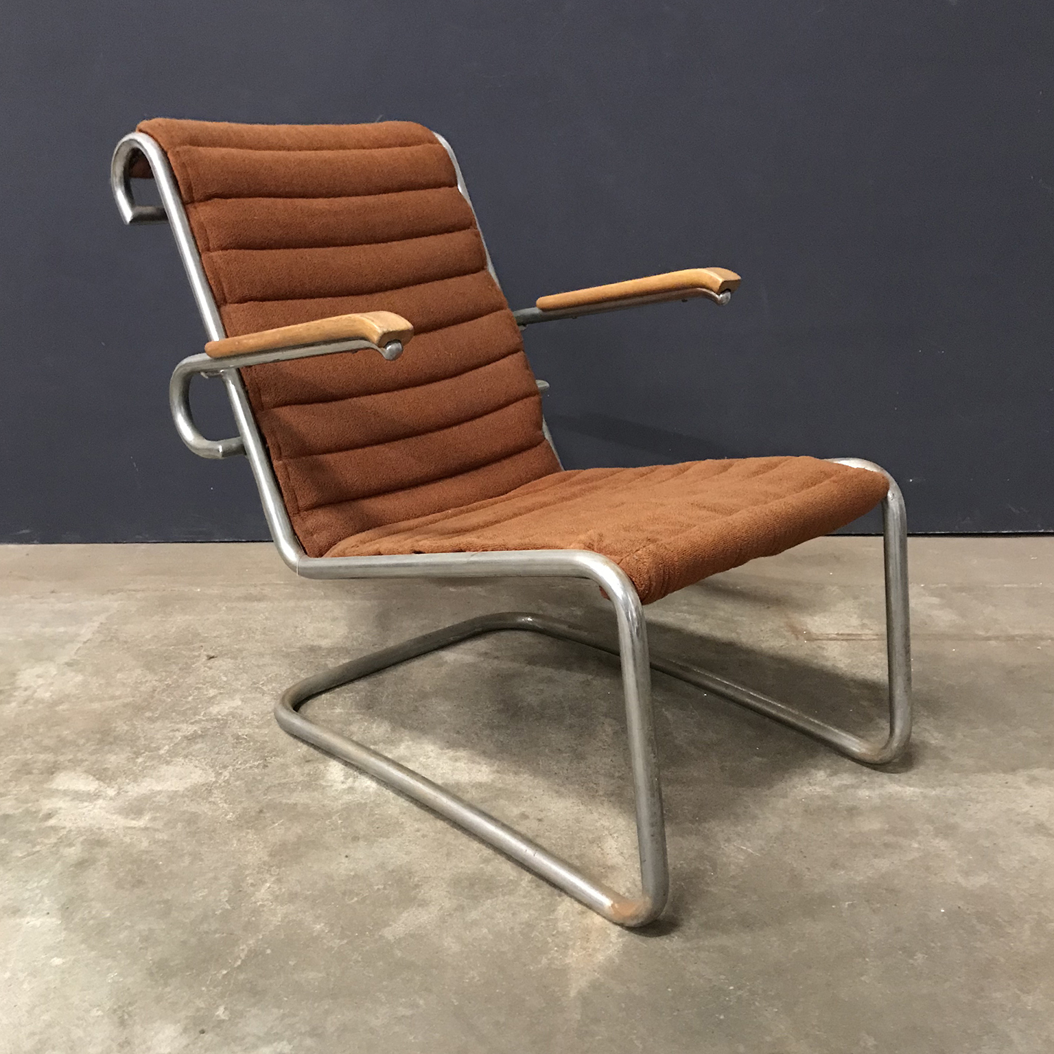Original Easy Chair with First Fabric - Image 2