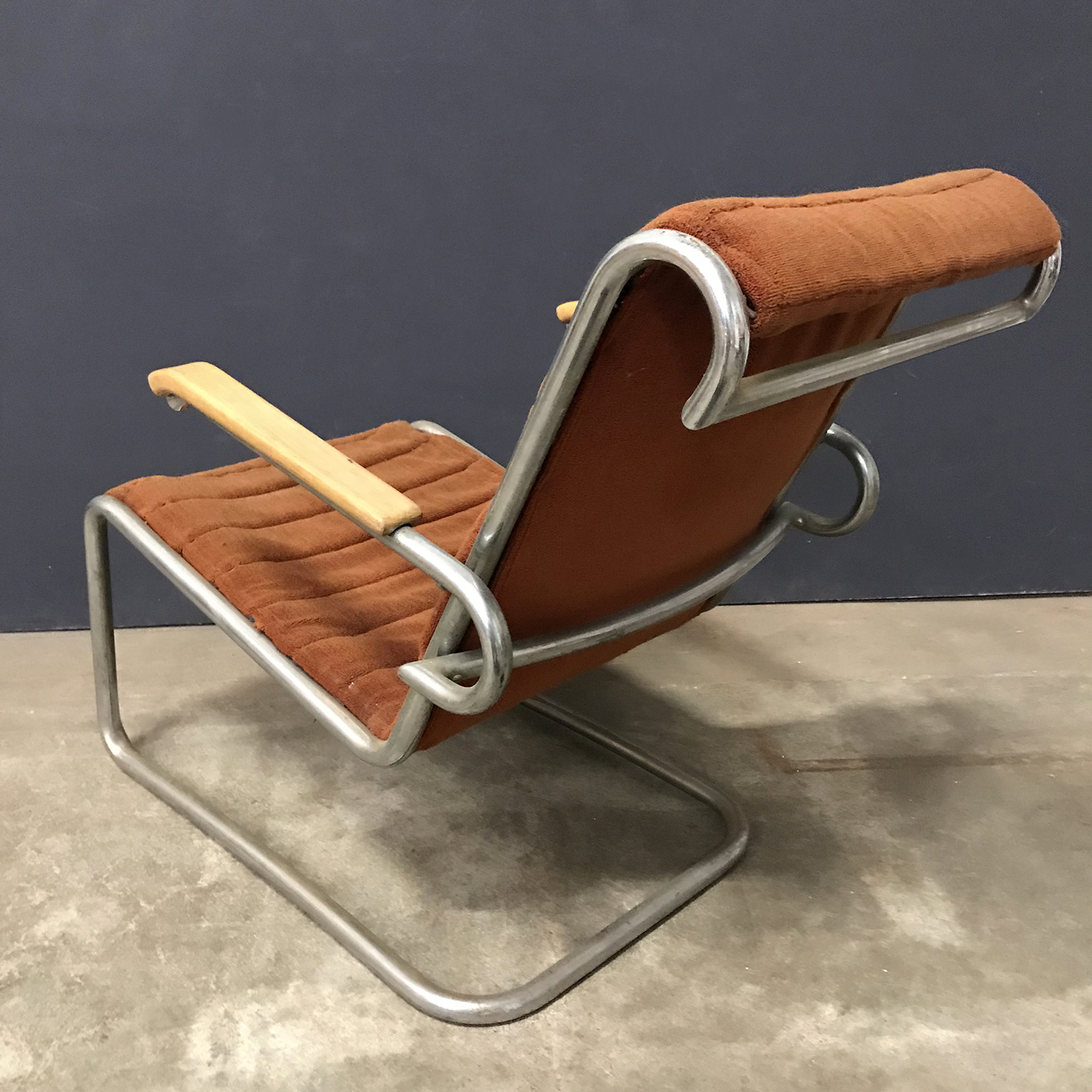Original Easy Chair with First Fabric - Image 11