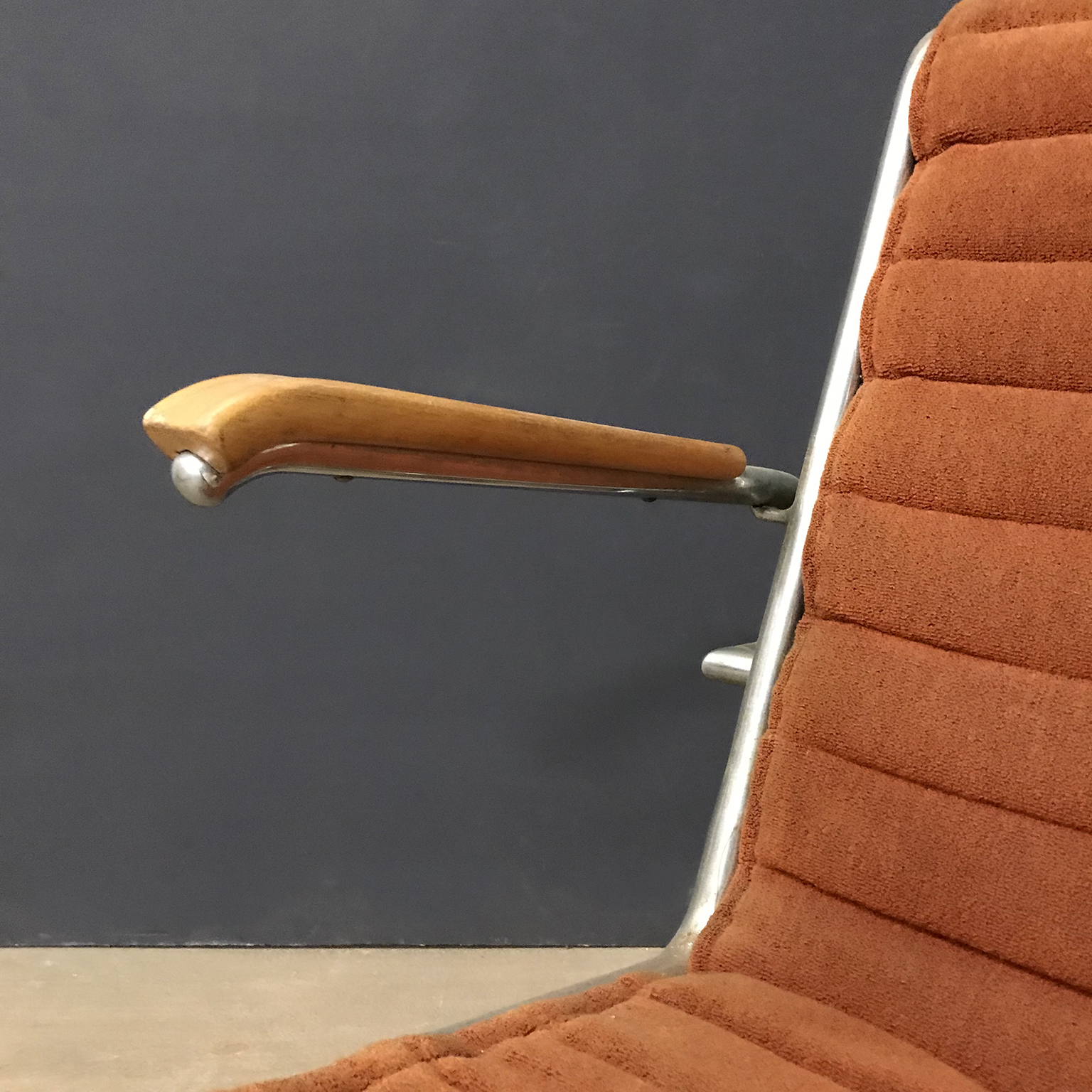 Original Easy Chair with First Fabric - Image 12