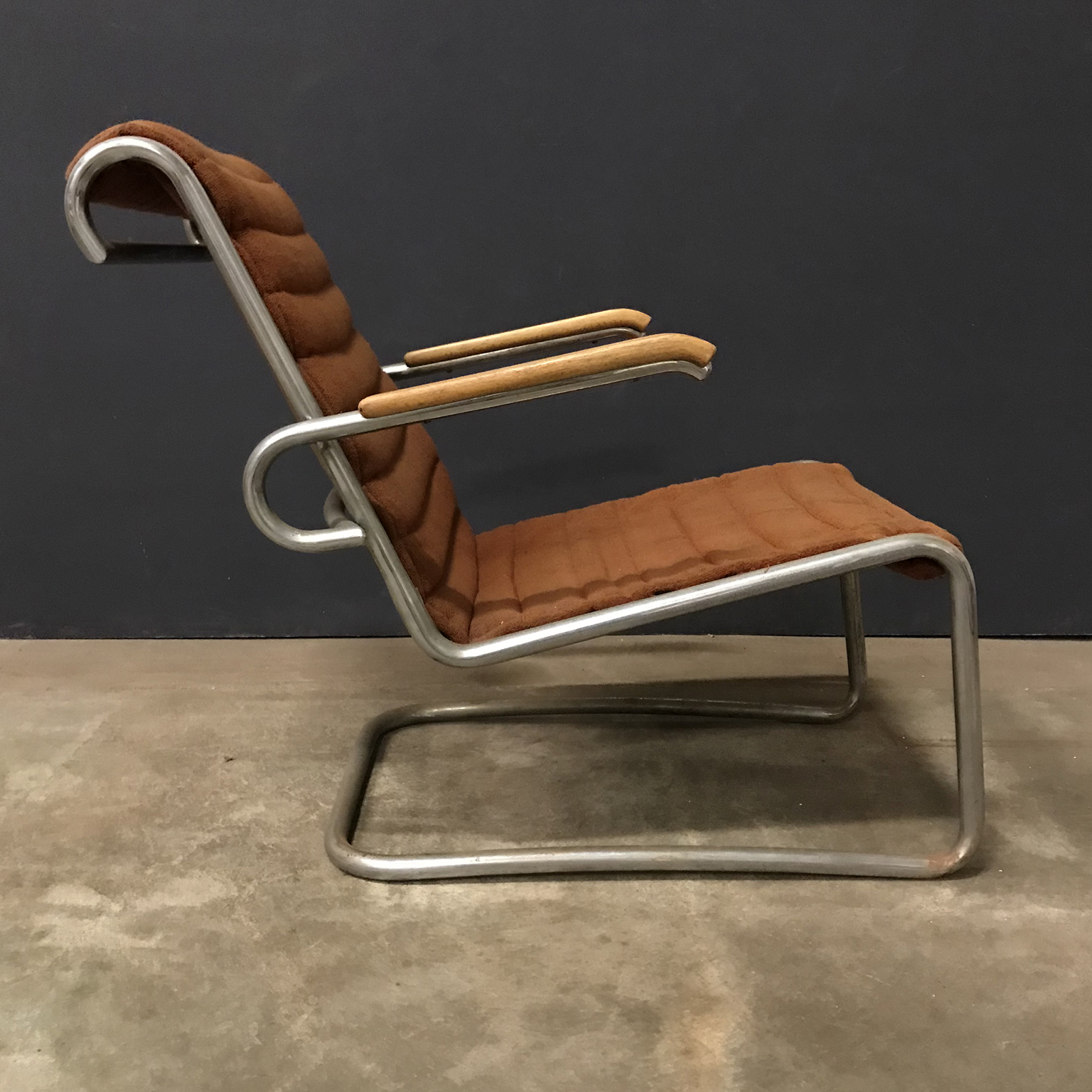 Original Easy Chair with First Fabric - Image 3