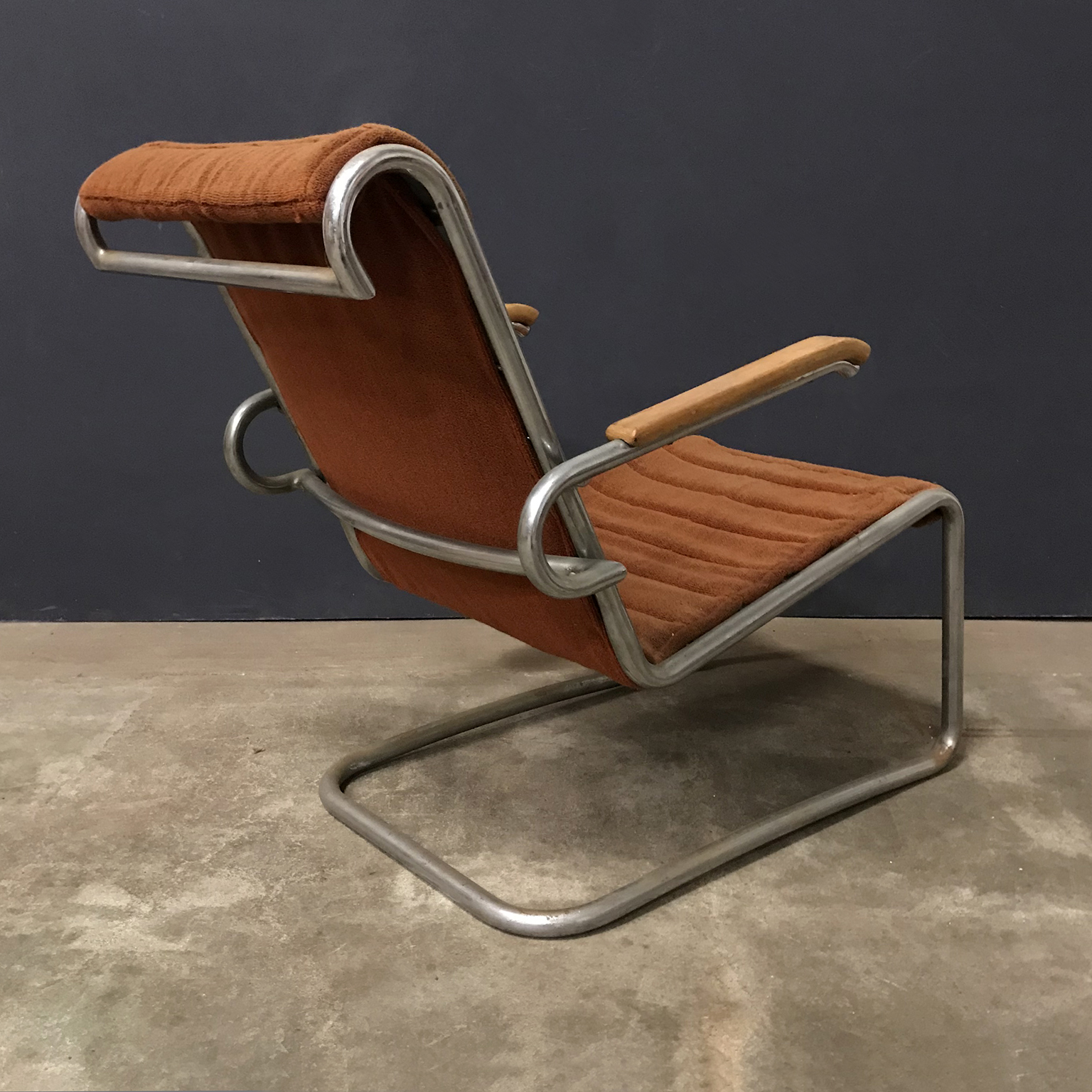 Original Easy Chair with First Fabric - Image 4