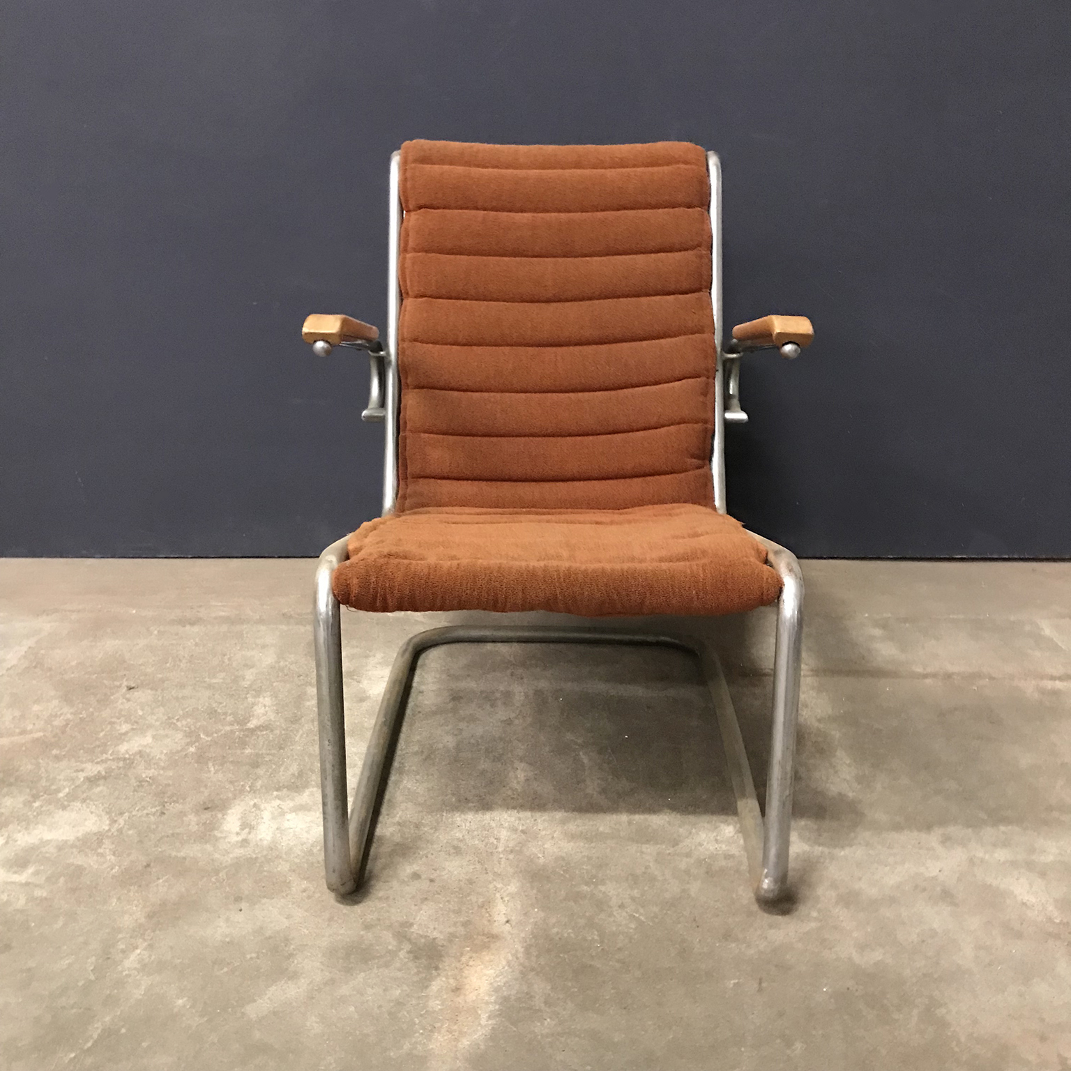Original Easy Chair with First Fabric - Image 7