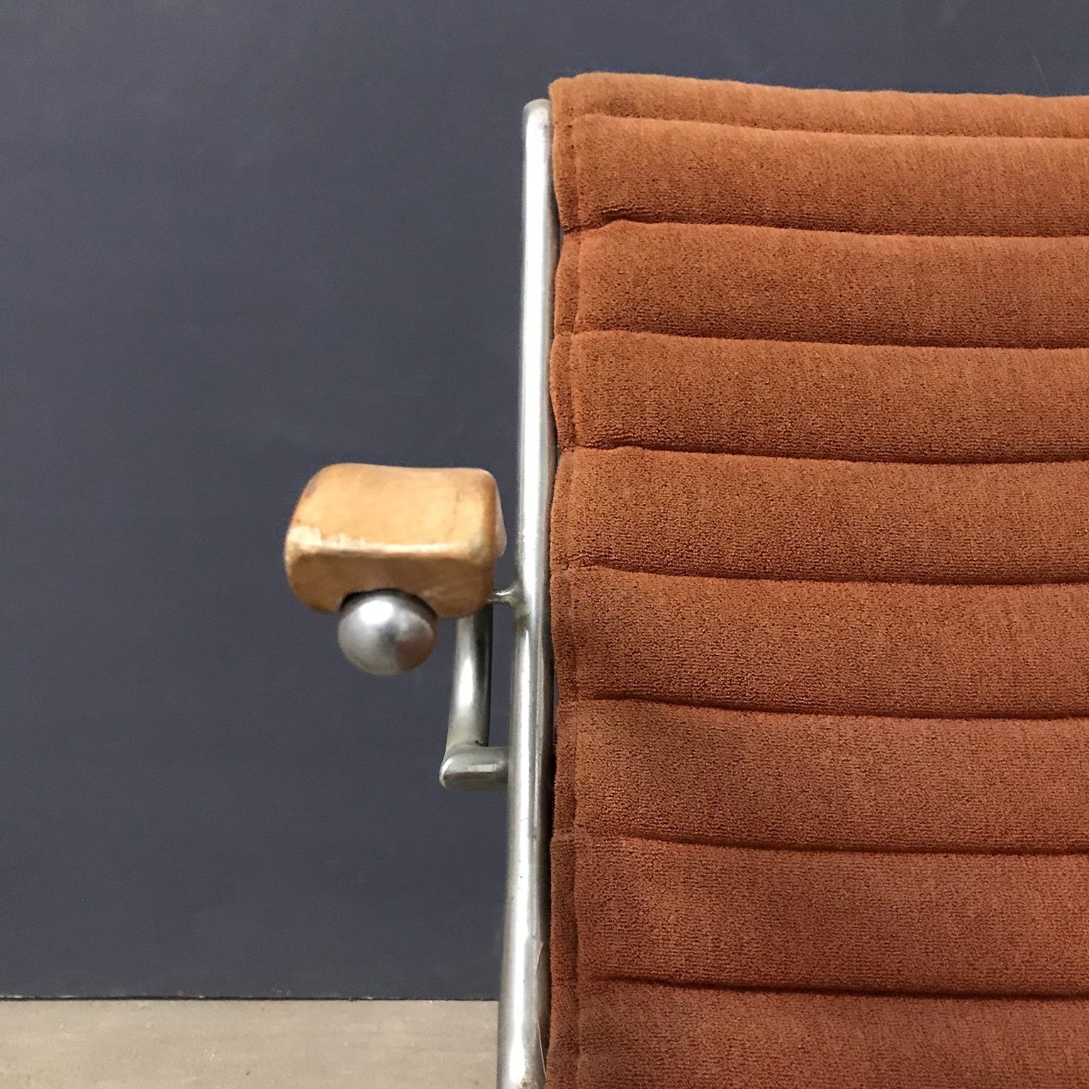 Original Easy Chair with First Fabric - Image 8