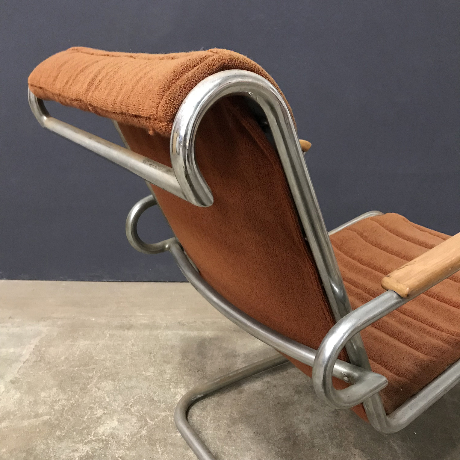 Original Easy Chair with First Fabric - Image 9