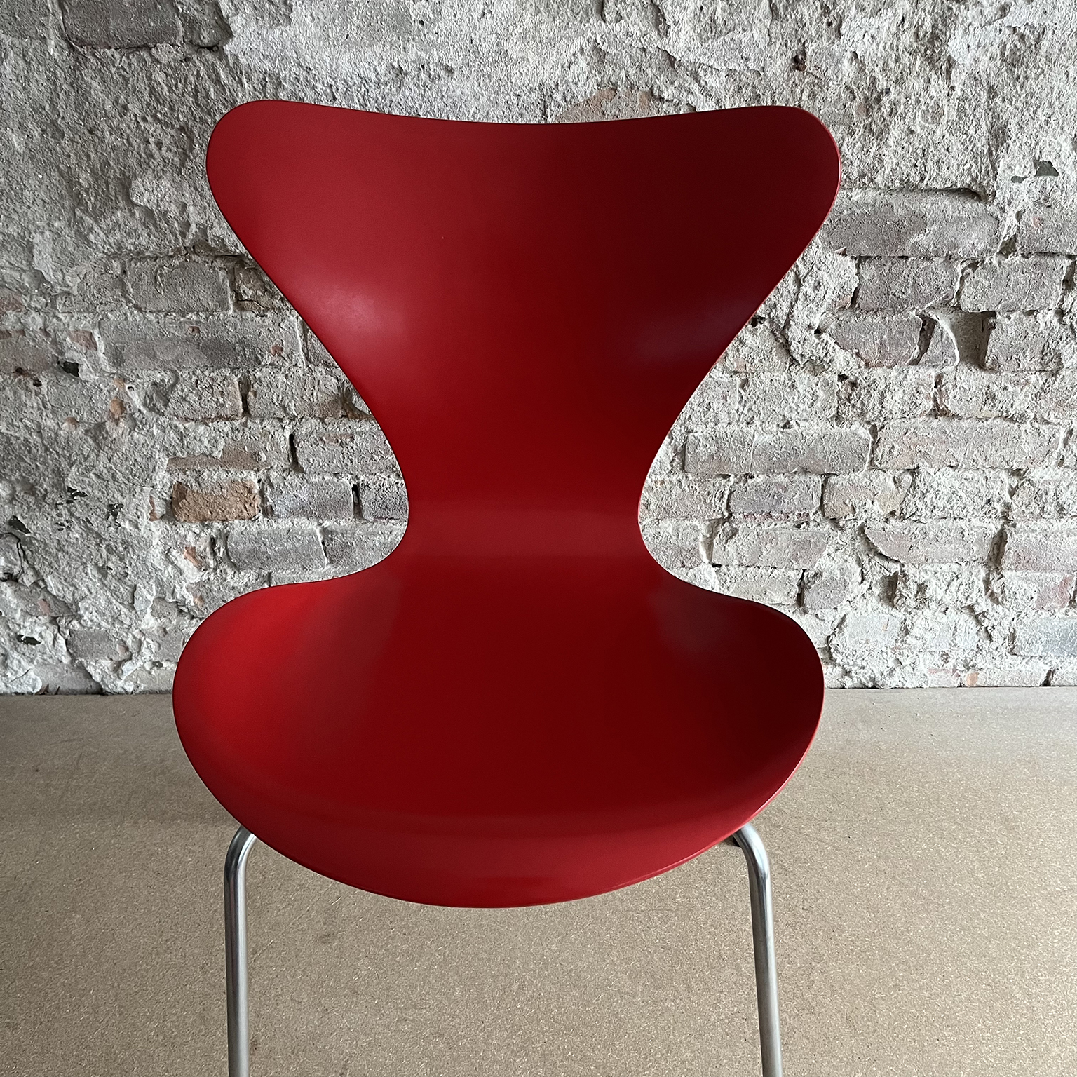 Two Early Vintage Red Painted 3107 Butterfly Chairs, Arne Jacobsen, Fritz Hansen - Image 2