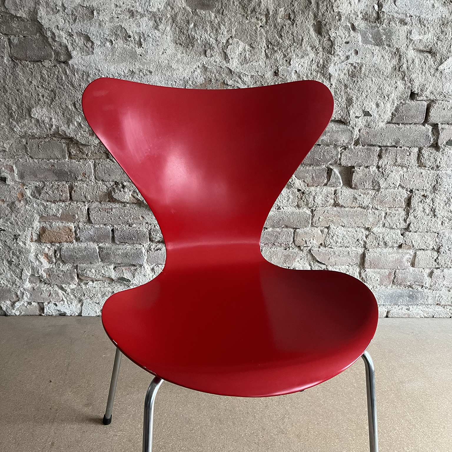 Two Early Vintage Red Painted 3107 Butterfly Chairs, Arne Jacobsen, Fritz Hansen - Image 5