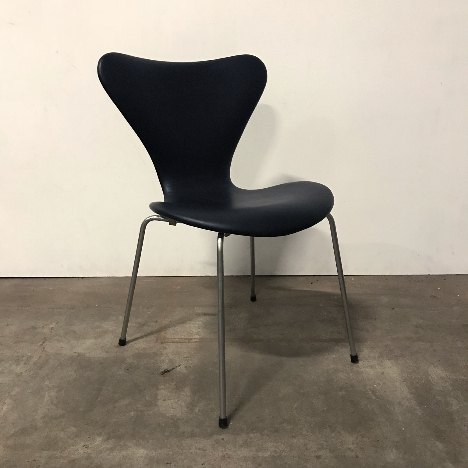 3107 Butterfly Chair, Arne Jacobsen, Fritz Hansen - Image 2