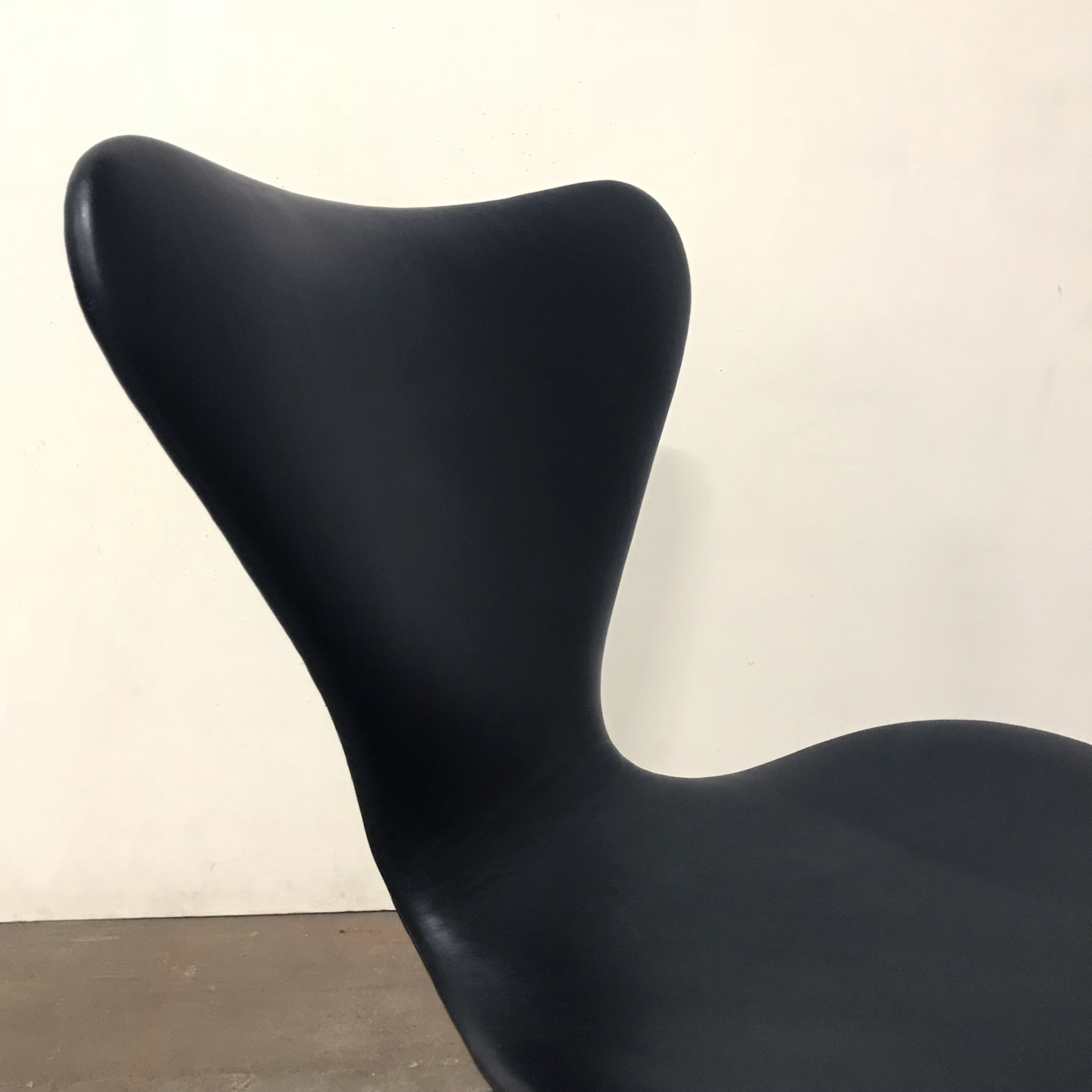 3107 Butterfly Chair, Arne Jacobsen, Fritz Hansen - Image 13