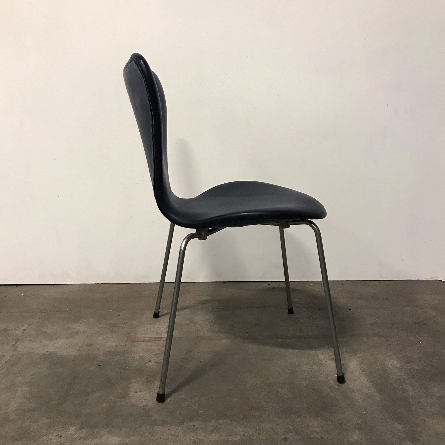 3107 Butterfly Chair, Arne Jacobsen, Fritz Hansen - Image 4