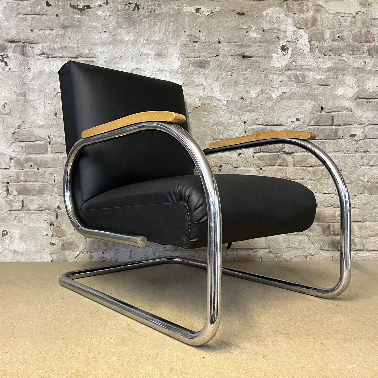 Tubax Armchair in Black Faux Leather - Image 2