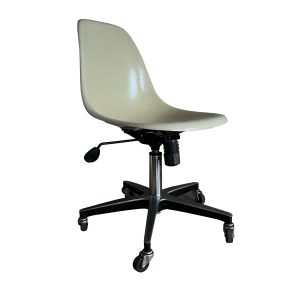 Creamcoloured Fiberglass Mobile Office Desk Chair, Ray & Charles Eames