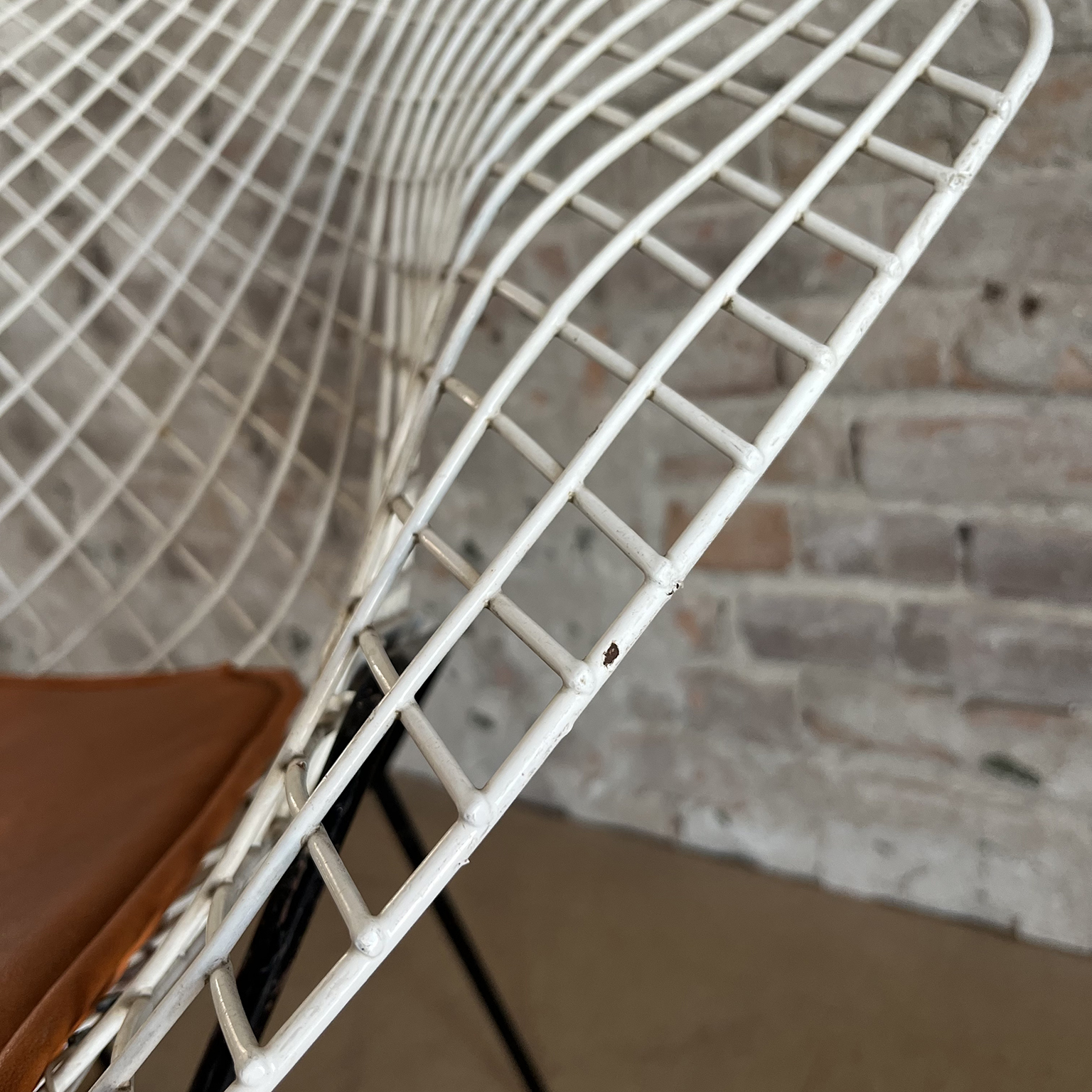White Coated Diamond with Black Base, Bertoia - Image 10