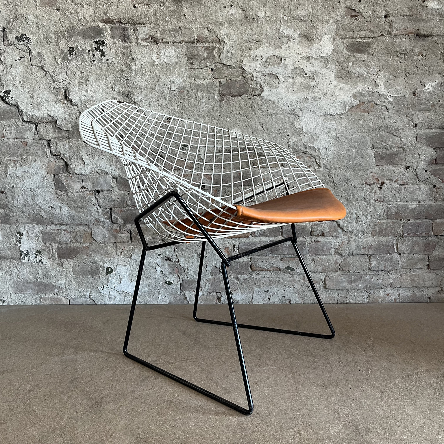 White Coated Diamond with Black Base, Bertoia - Image 2