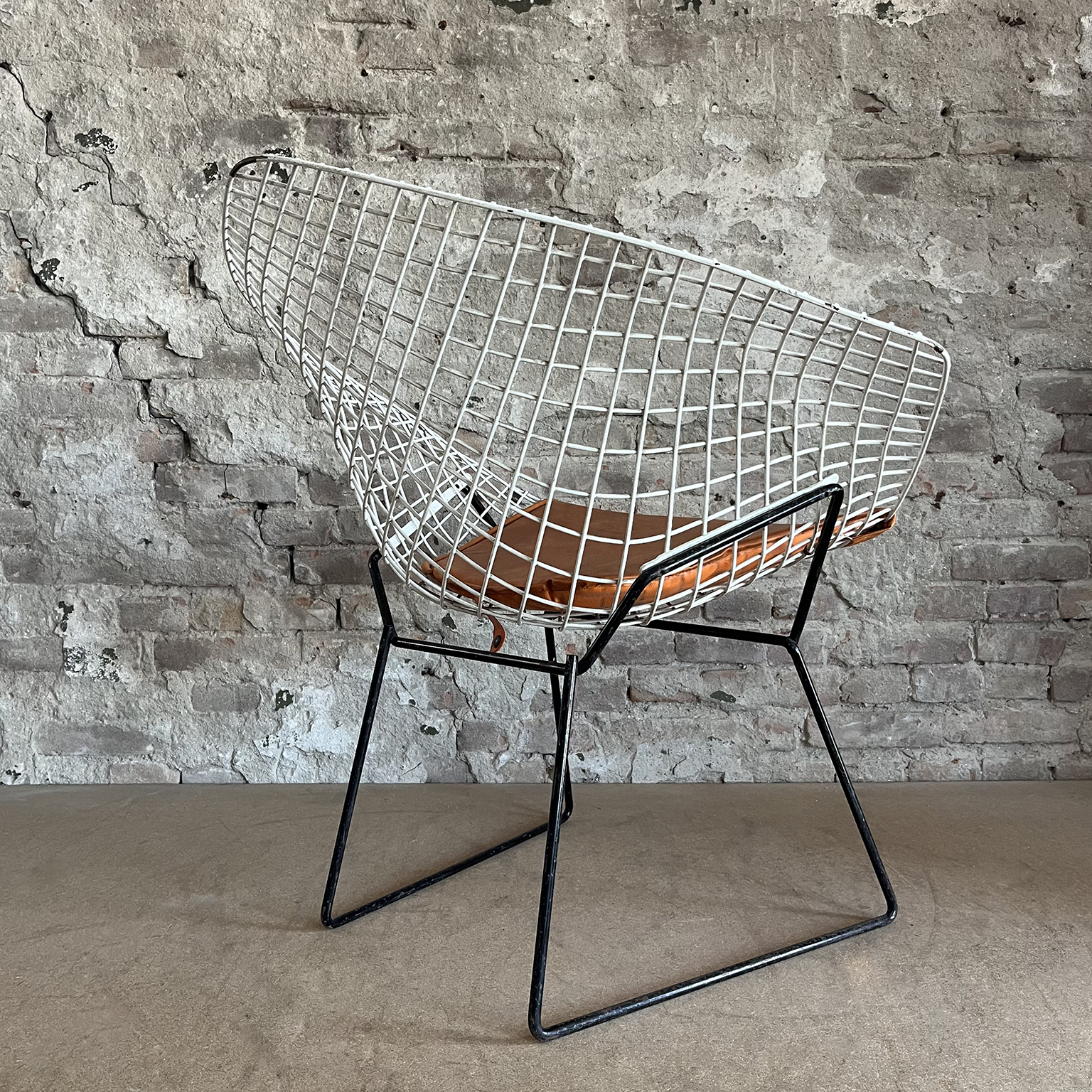 White Coated Diamond with Black Base, Bertoia - Image 3
