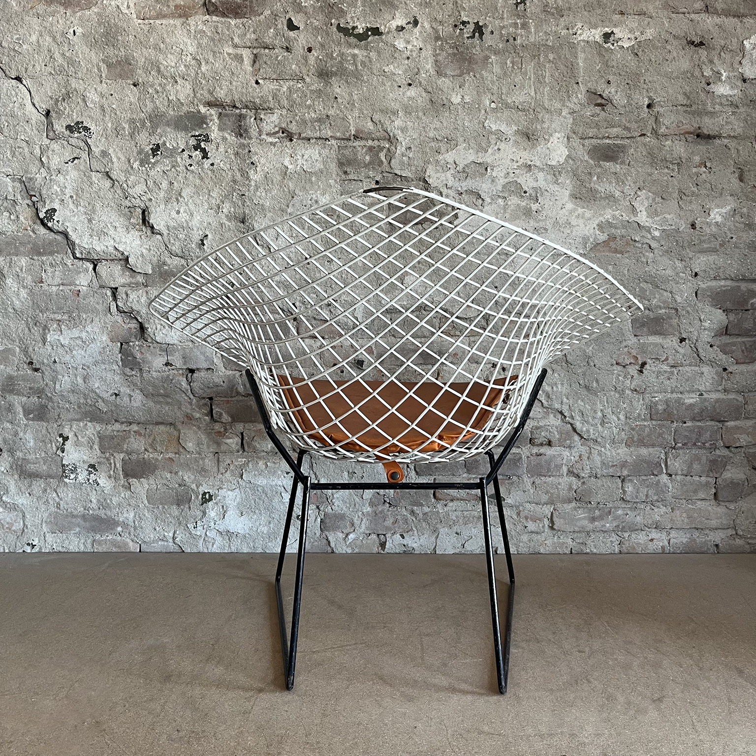 White Coated Diamond with Black Base, Bertoia - Image 4