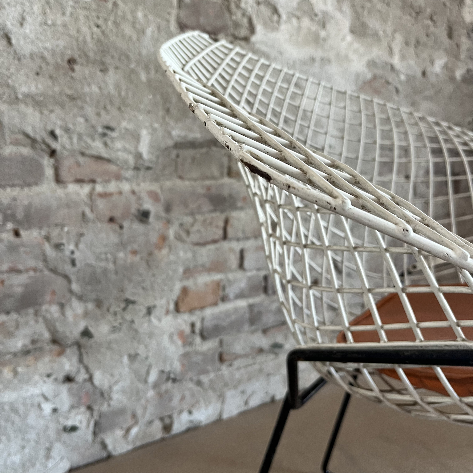 White Coated Diamond with Black Base, Bertoia - Image 7