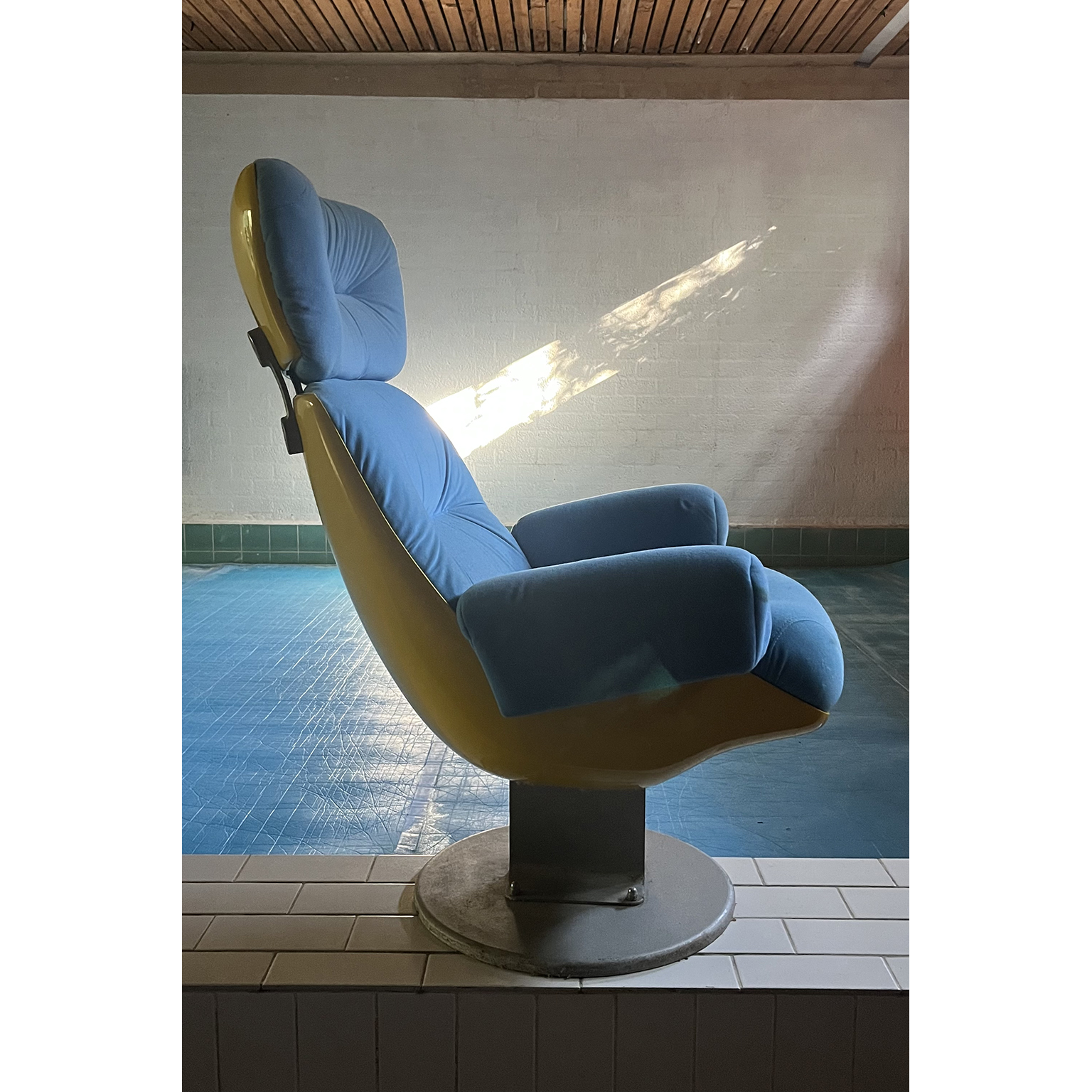 Comfortable Cinema Chair from a Cinema in Paris, circa 1970 - Image 2