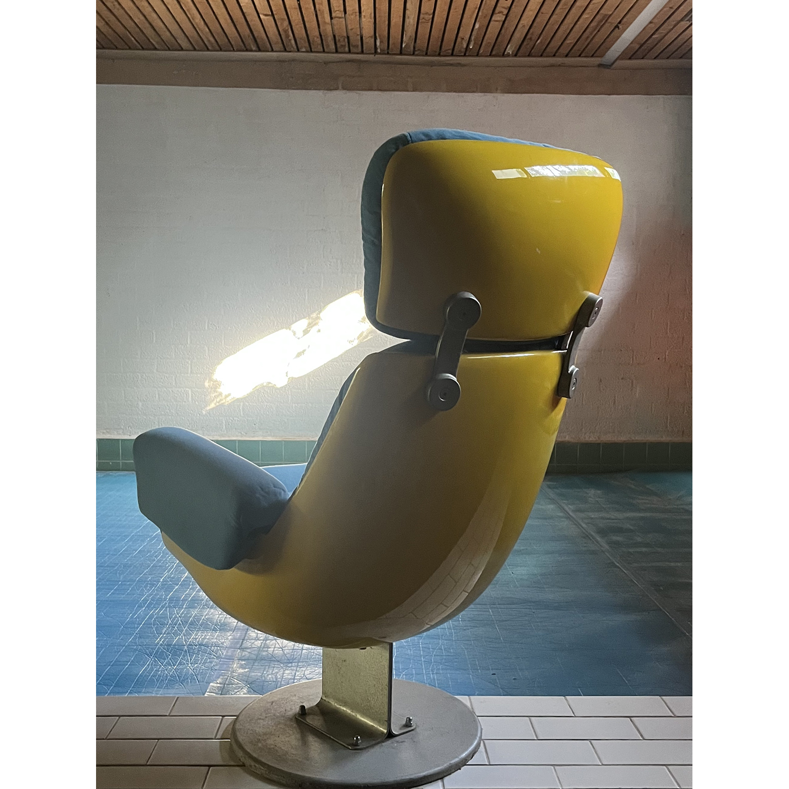 Comfortable Cinema Chair from a Cinema in Paris, circa 1970 - Image 5